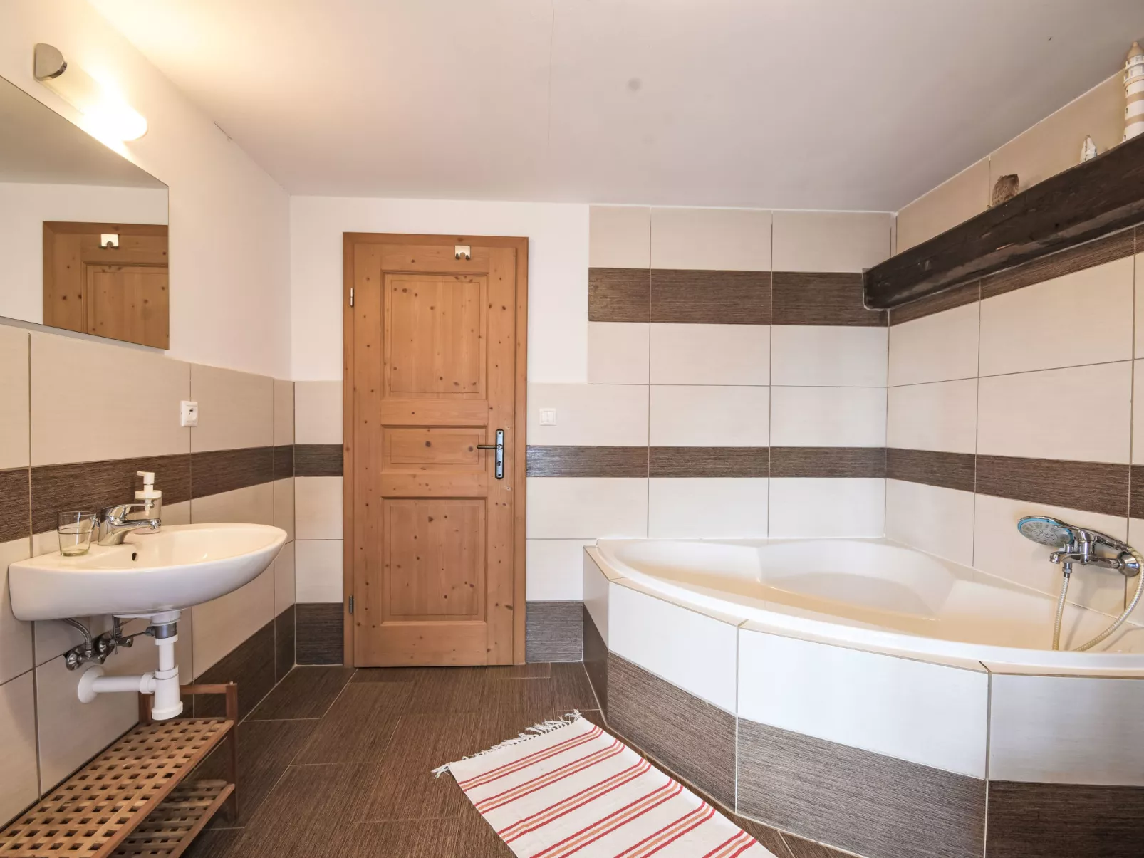 Spacious in Farmhouse-Inside