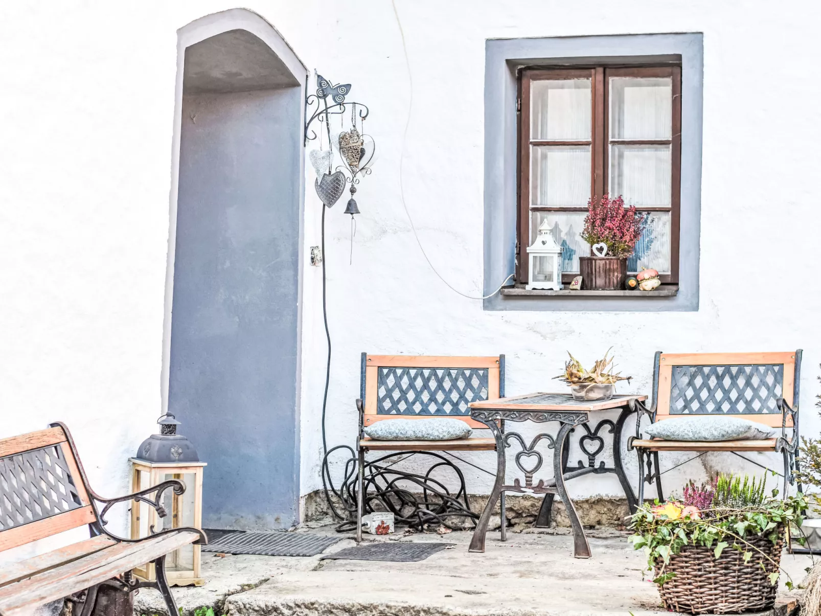 Comfort in Farmhouse-Outside