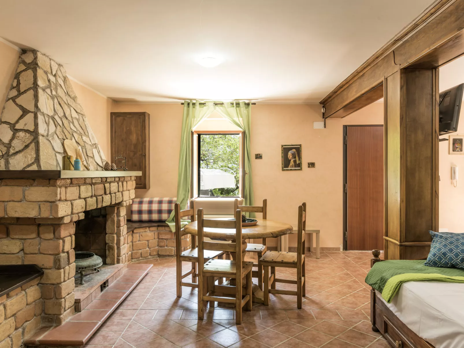 Dimora Lucretili-Inside