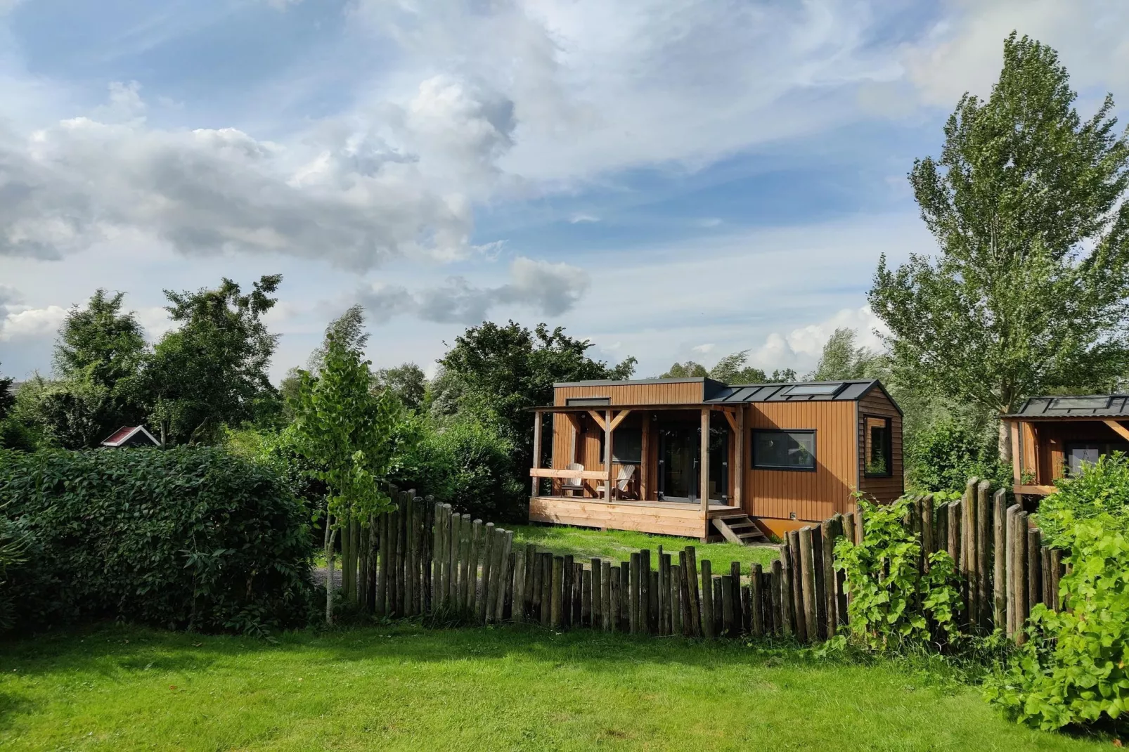 Groepsaccommodatie voor 20 personen + 5 Tiny Greenhouses voor 2 tot 4 personen-Exterior in summer