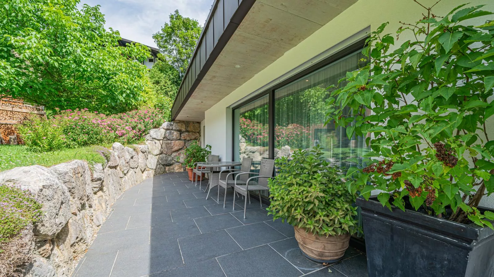 AlpenHerz-Exterior in summer