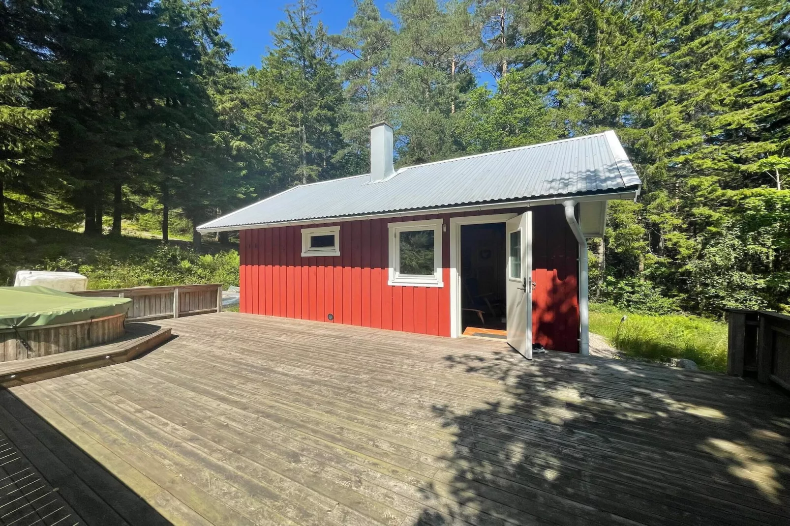 Abgeschiedener Aufenthalt im Wald mit Nebengebäude