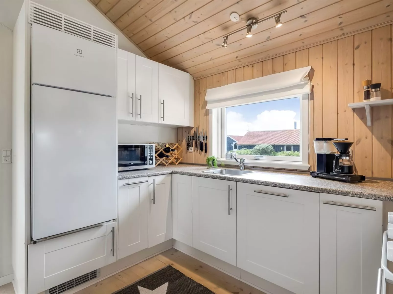 "Effie" - 500m from the sea-Drinnen