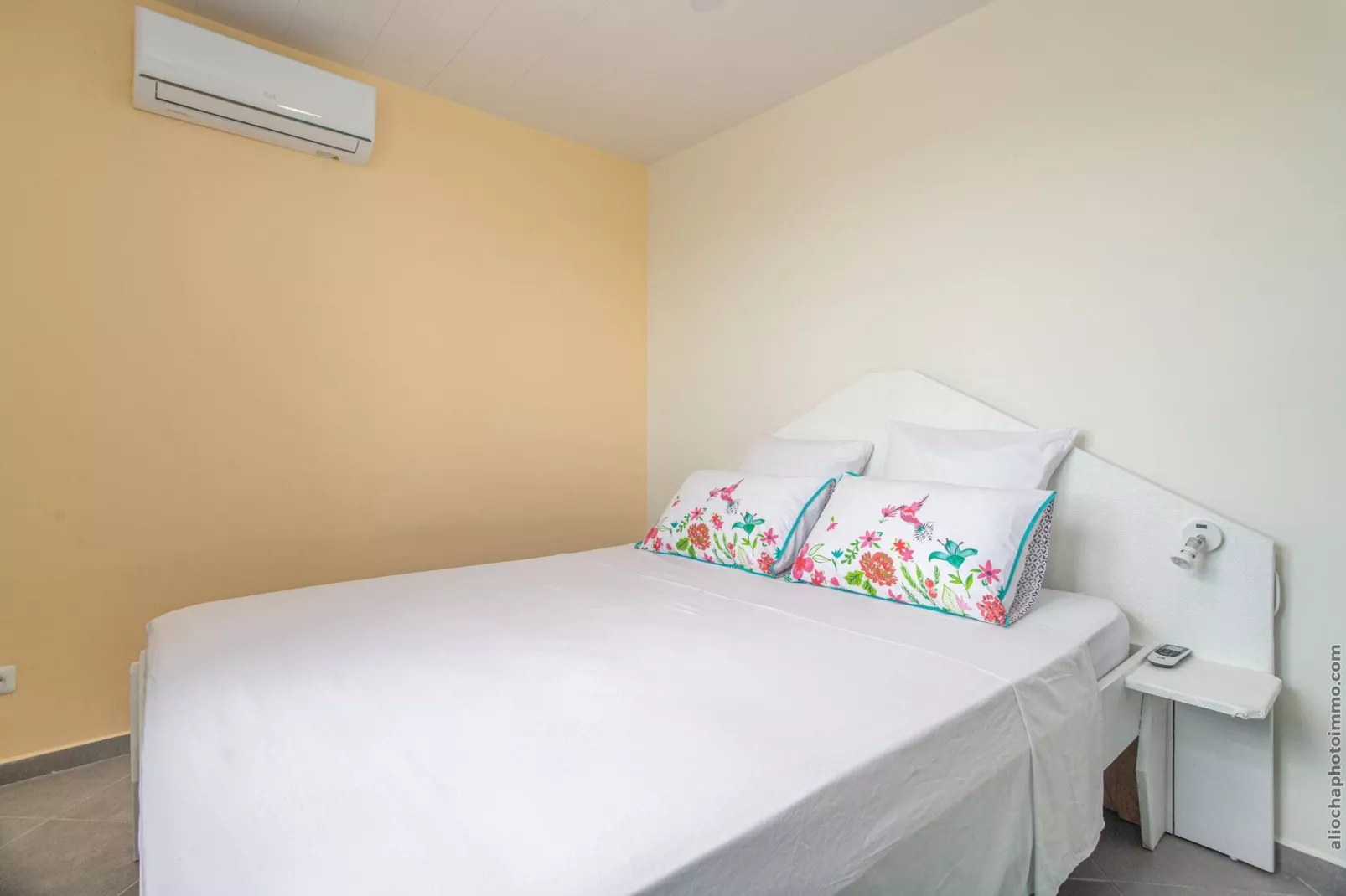 Bungalow Chic : Vue Mer & Montagne (Orange)-Schlafzimmer