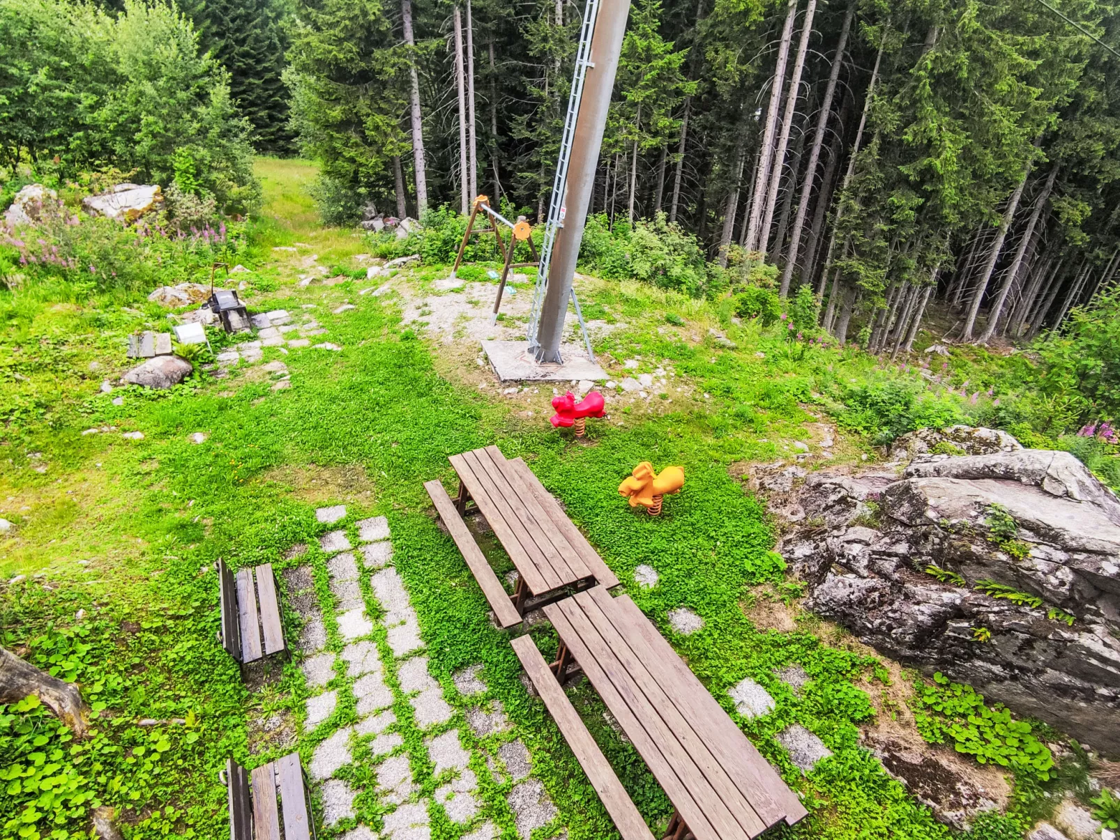 Tra le Piste-Dehors