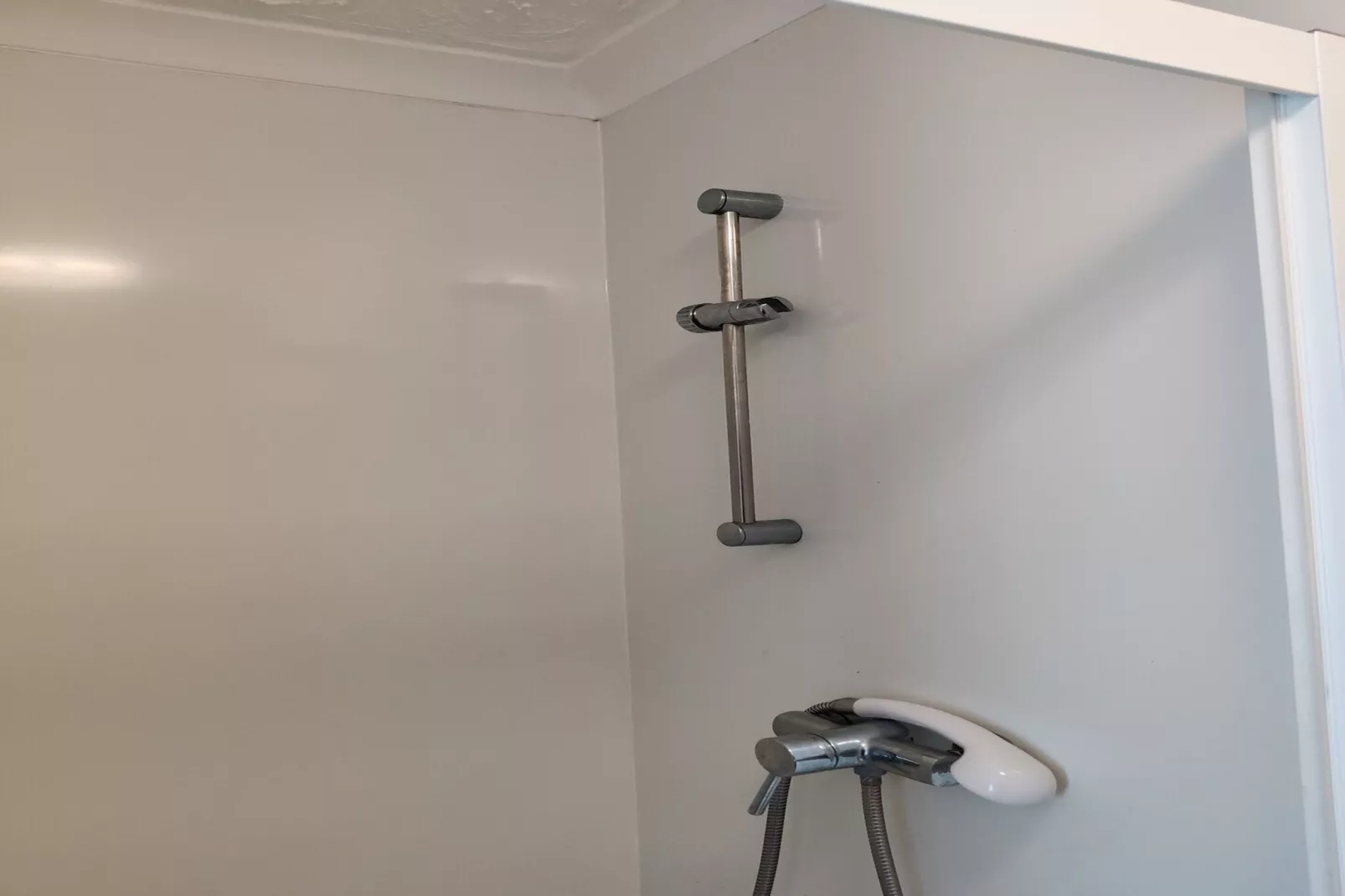 Standard Twin Room-Badezimmer