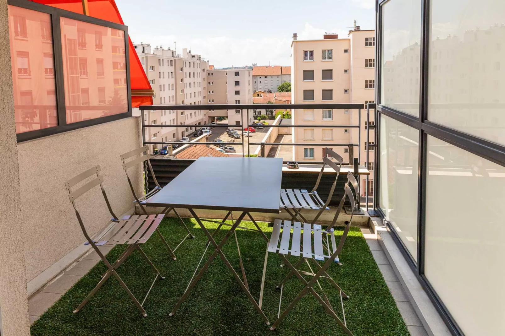 BR-12-REPUBLIQUE-Terrace balcony