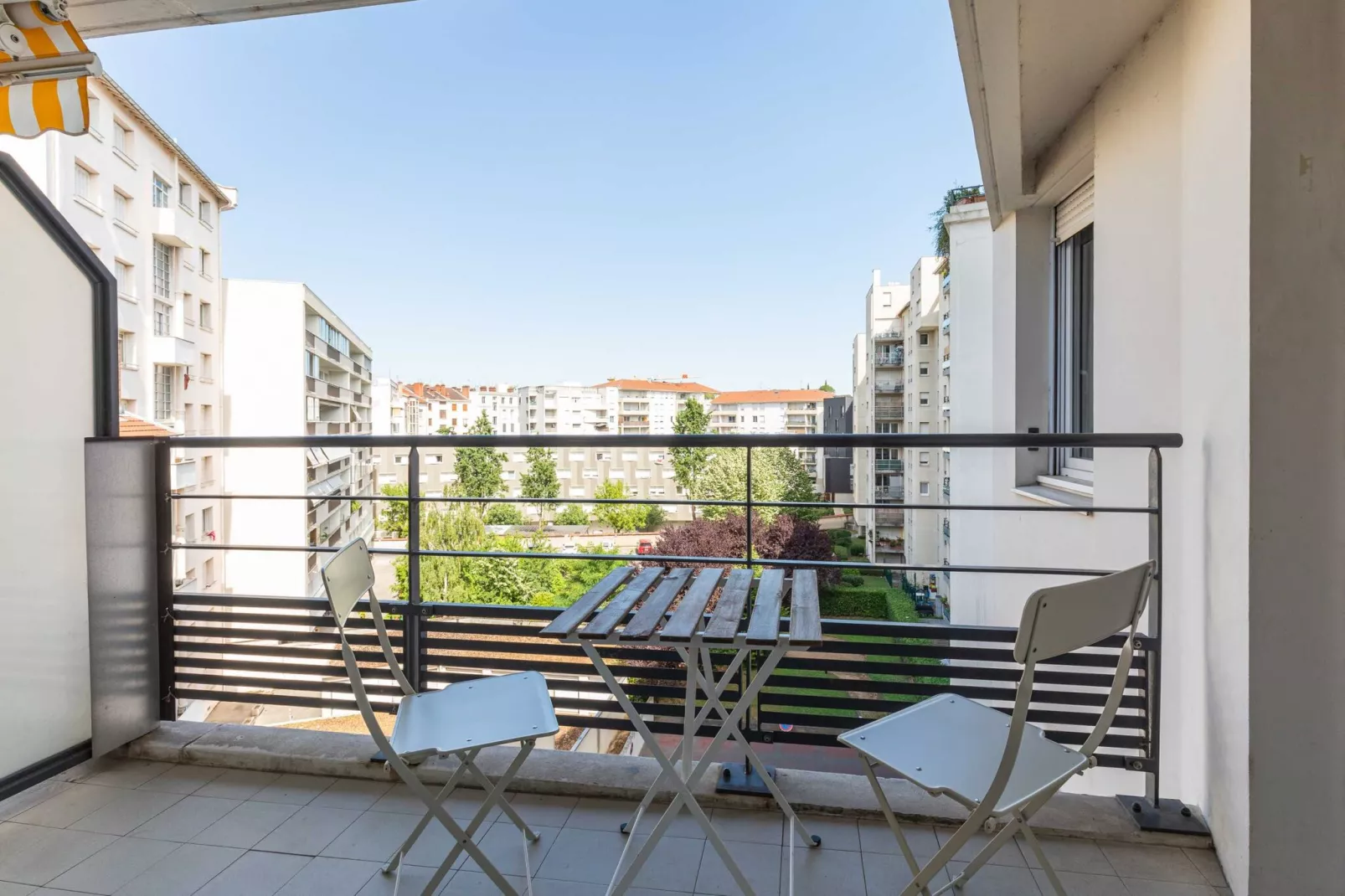 FJ-3-LEVY-Terrace balcony