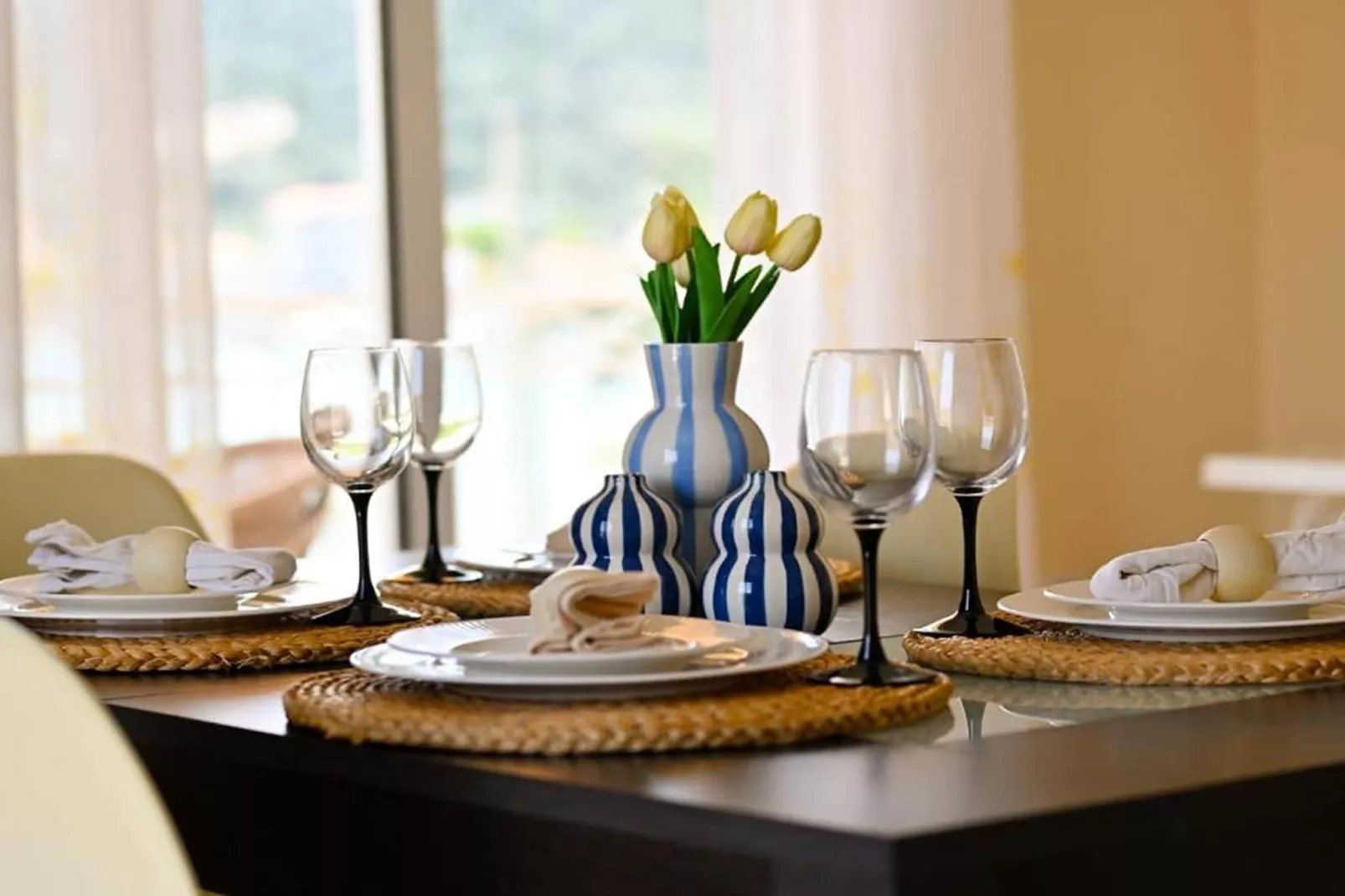 Apartment Zara - Two Bedroom Apartment with Balcony-Dining room