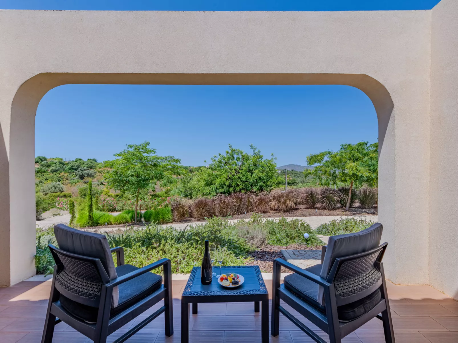 Suites Sunny Hill-Outside