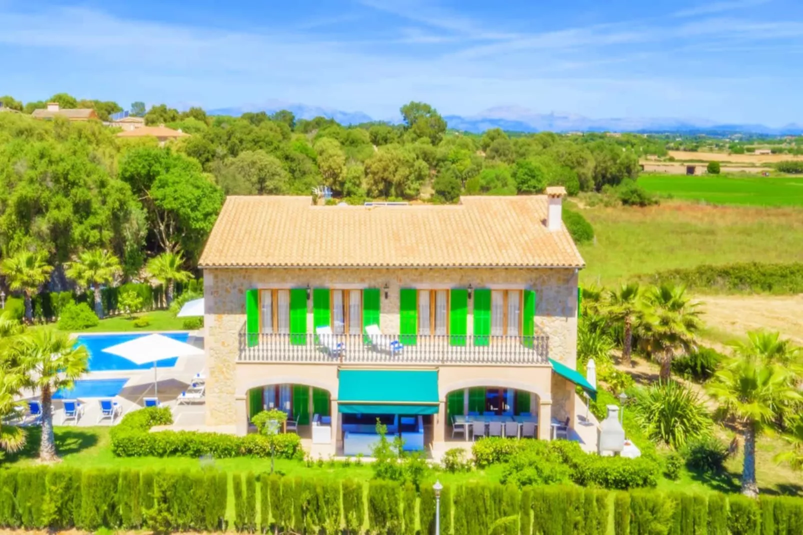 Villa Palmeral in Pe-Exterior in summer