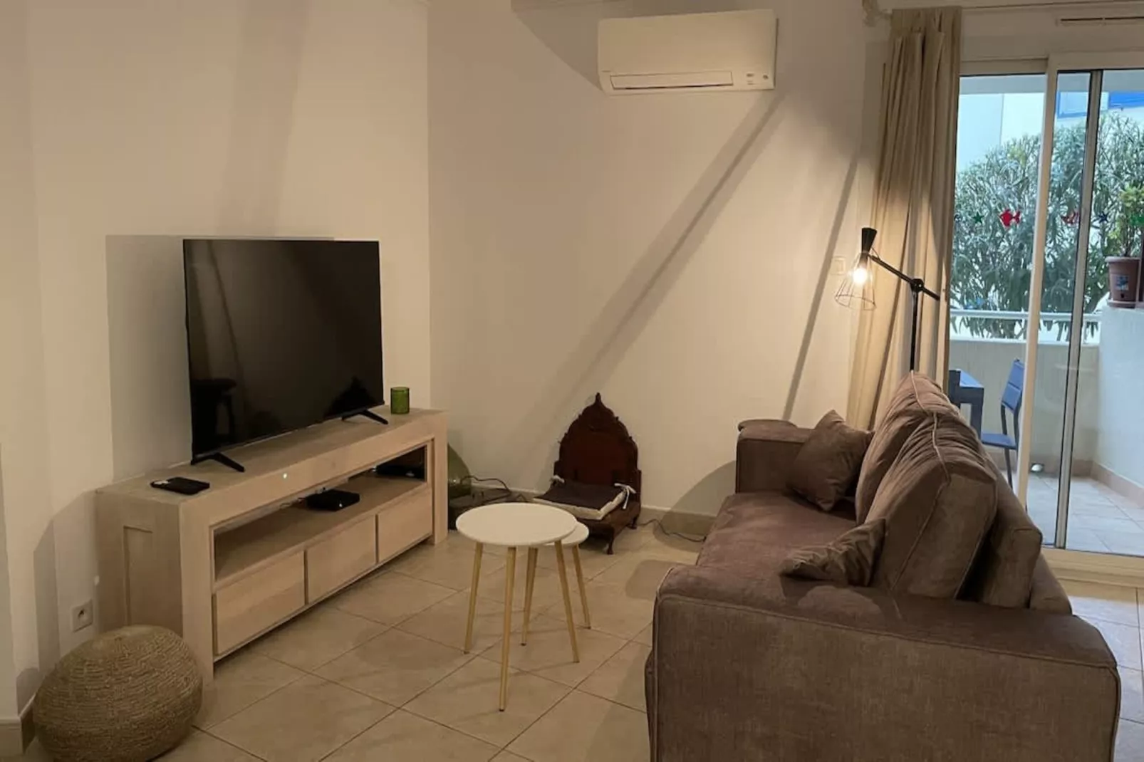 81 MAYER-Salon