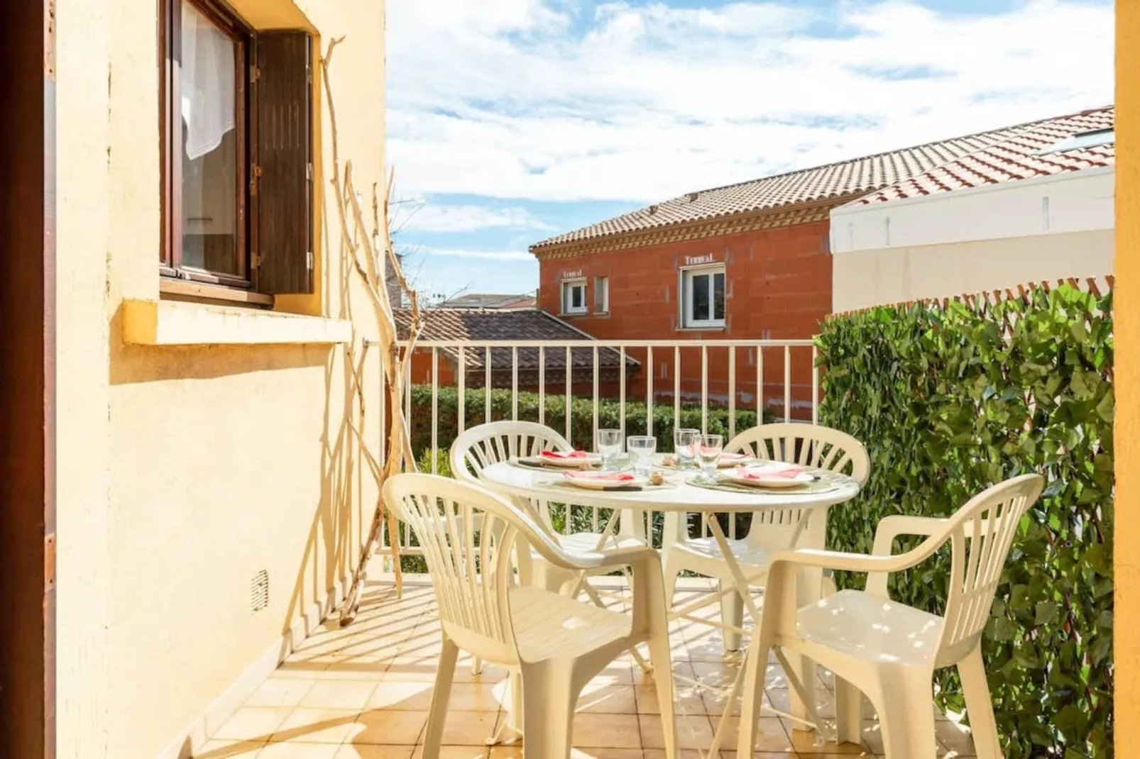 41 T2 spacieux et-Terrace balcony
