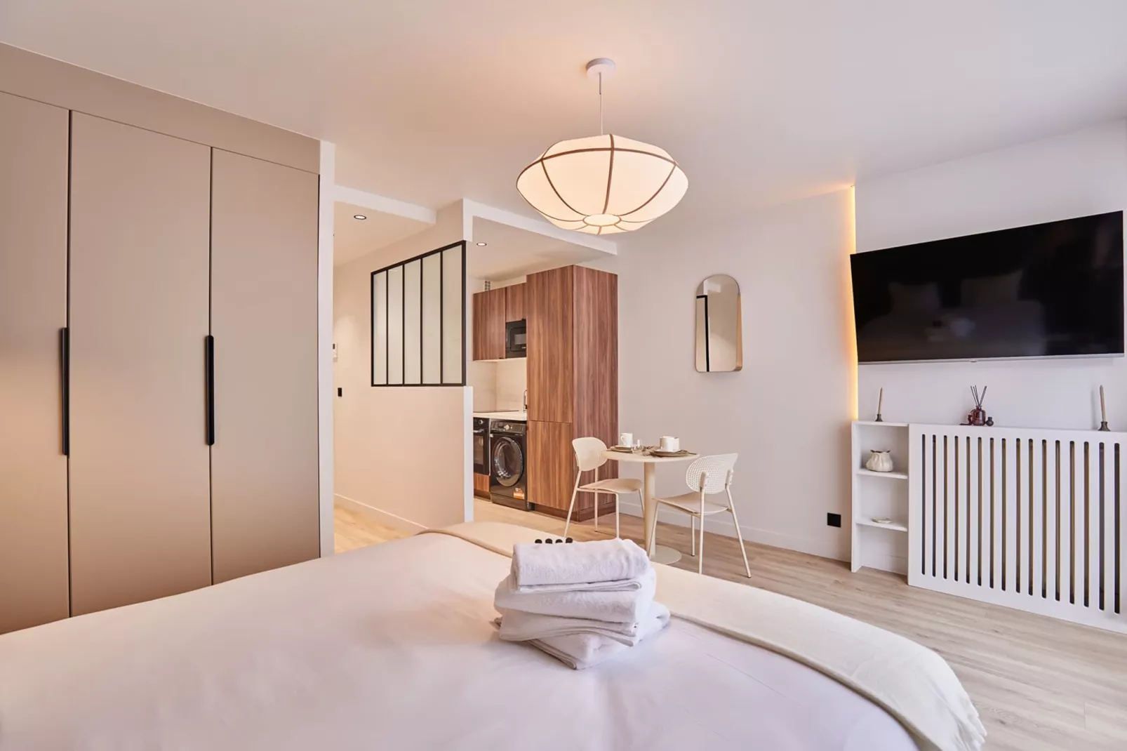 SUITE CHARONNE-Untagged