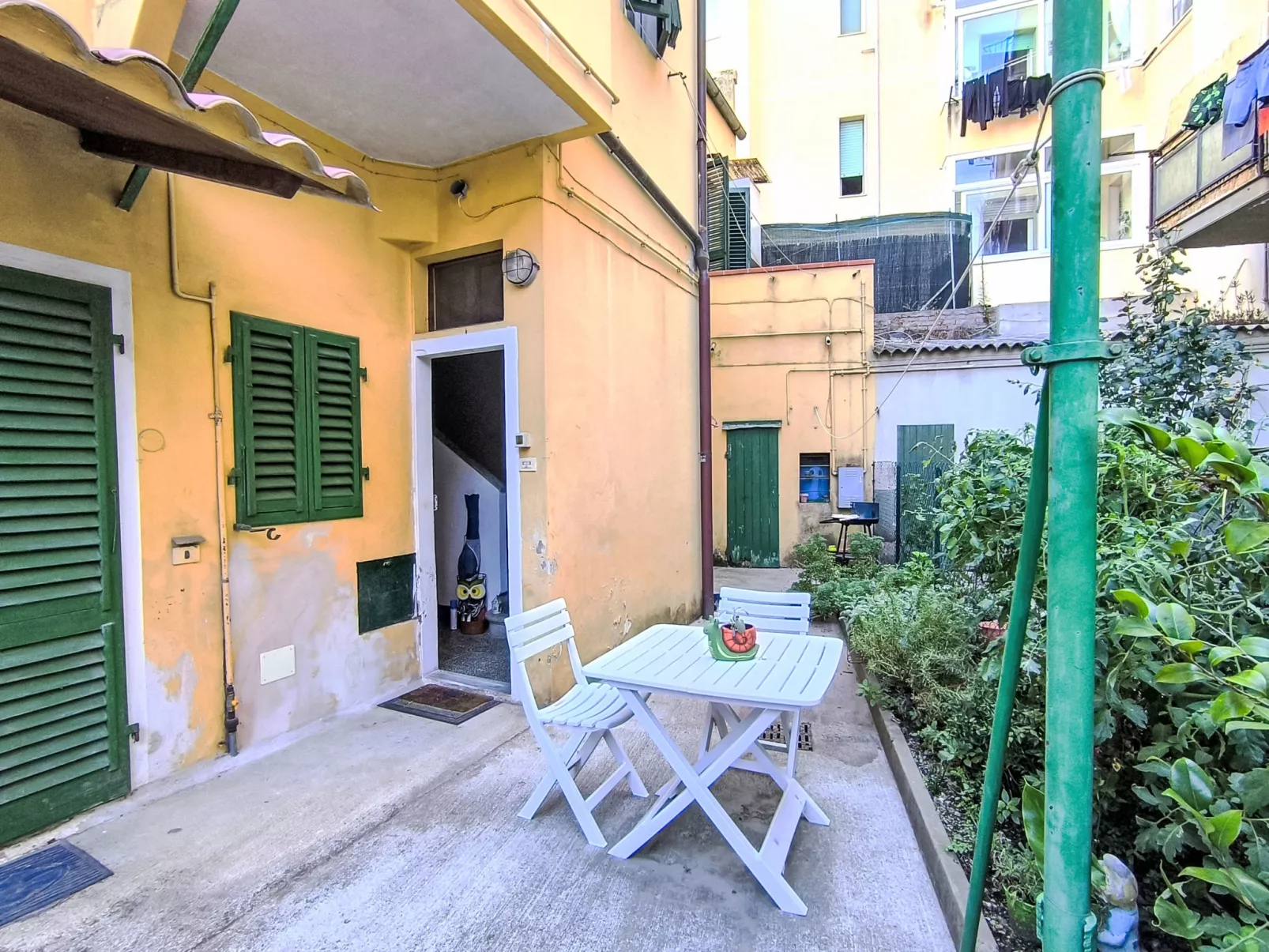 Il cortile nel centro-Outside