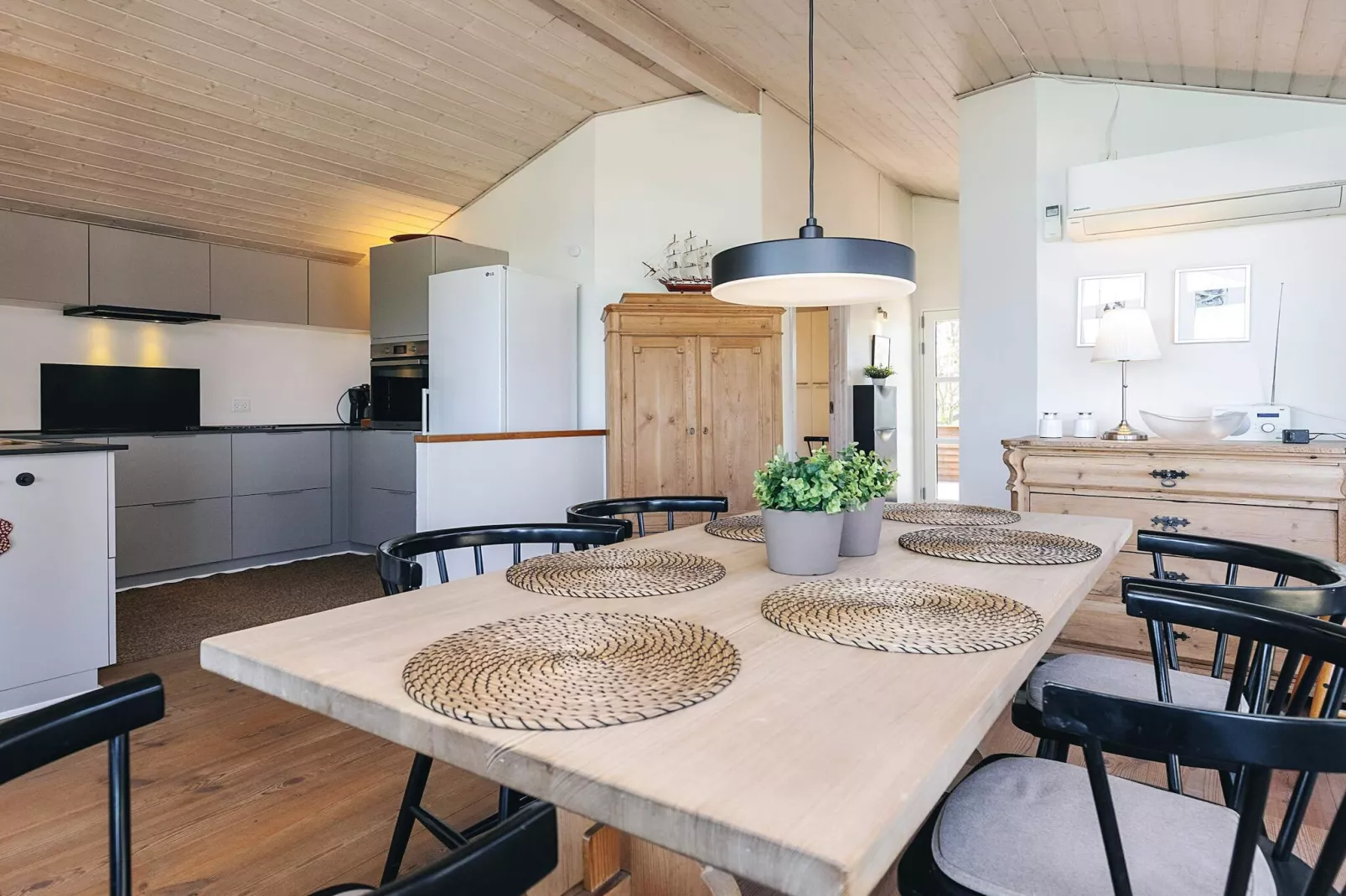 Seaside Gem with Views - By Traum Ferienwohnungen-Indoor