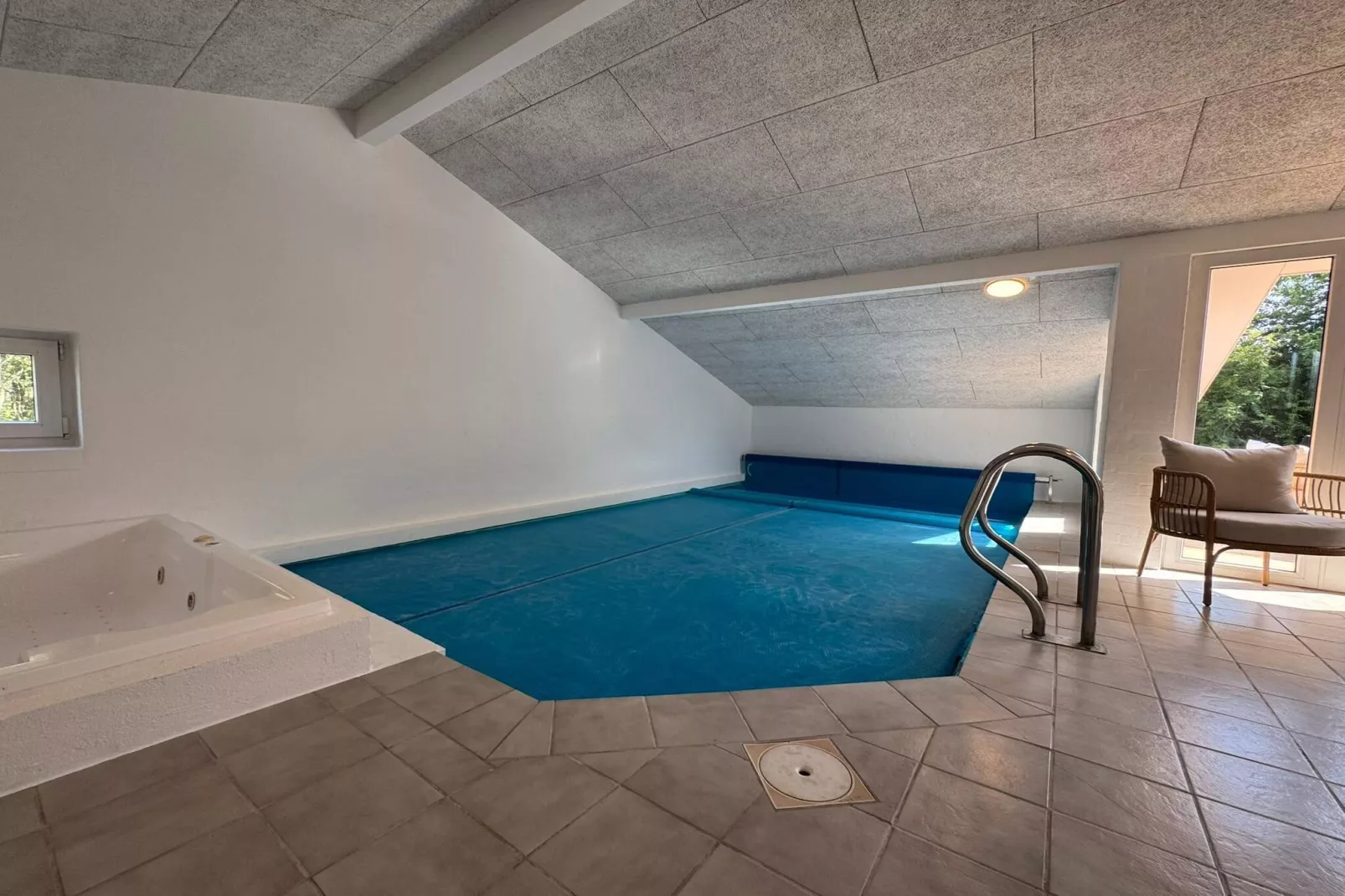 Renovated Retreat with Pool - By Traum Ferienwohnungen-Swimming pool