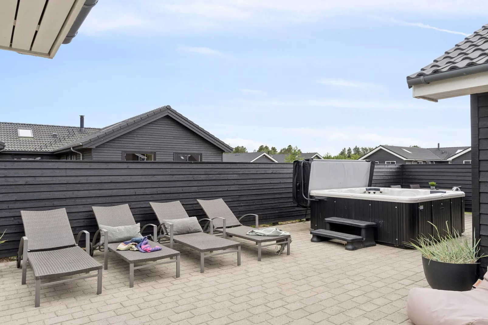 Luxury Retreat with Pool - By Traum Ferienwohnungen-Outdoor