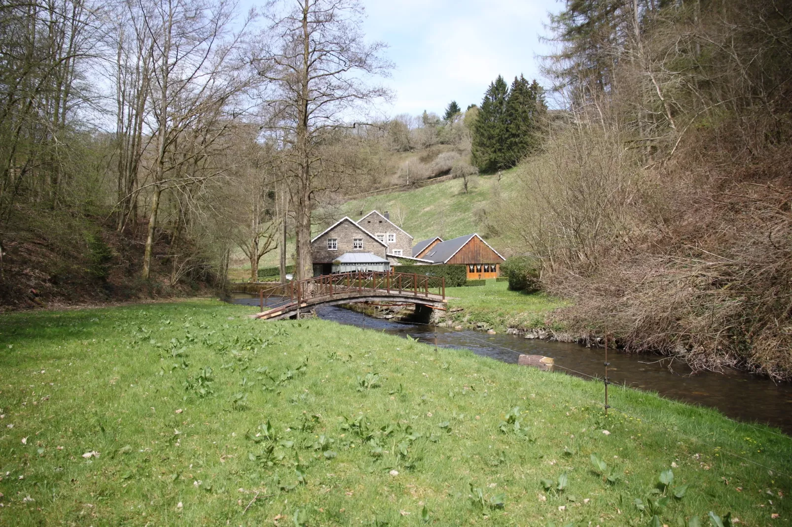 Le Vieux Moulin 22-Jardins en été