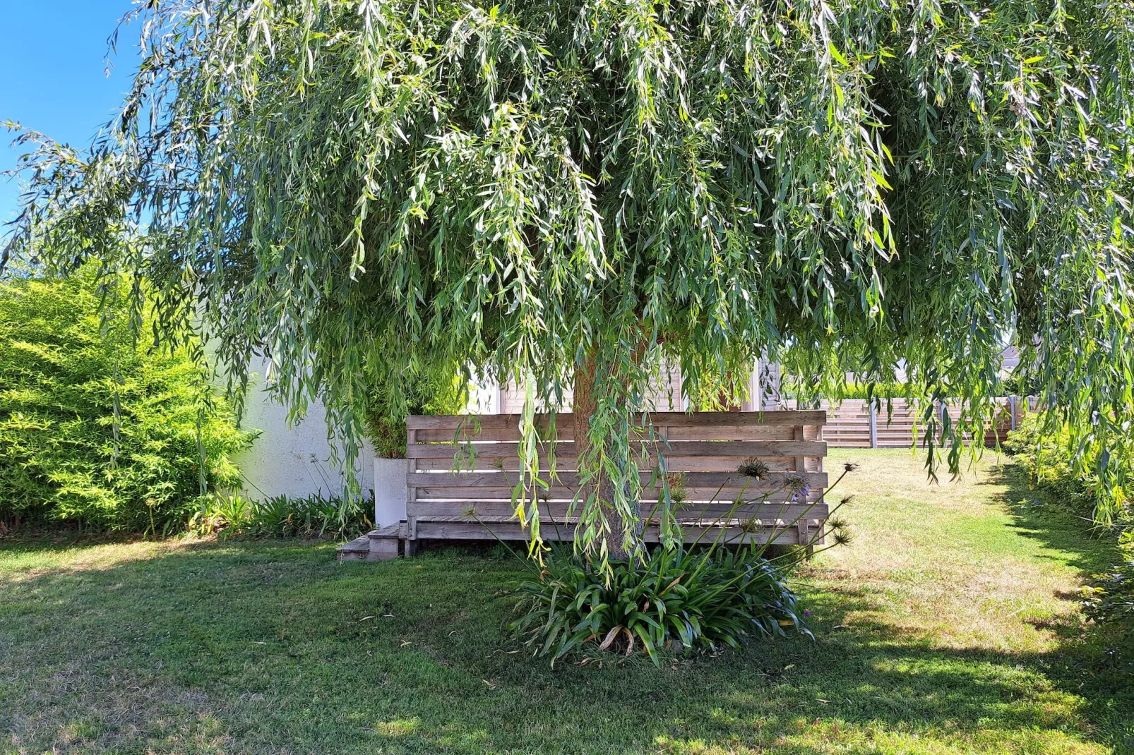 Ferienhaus in unmittelbarer Strandnähe Cléder-Gardens in summer