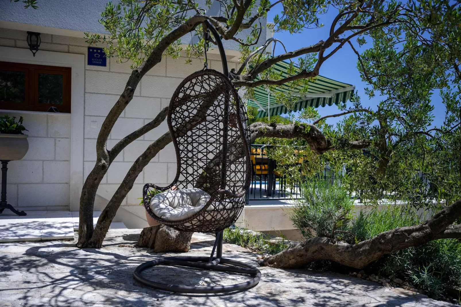 Villa Amare Makarska - E6 circa 150 qm für max 6 Pers-Gardens in summer