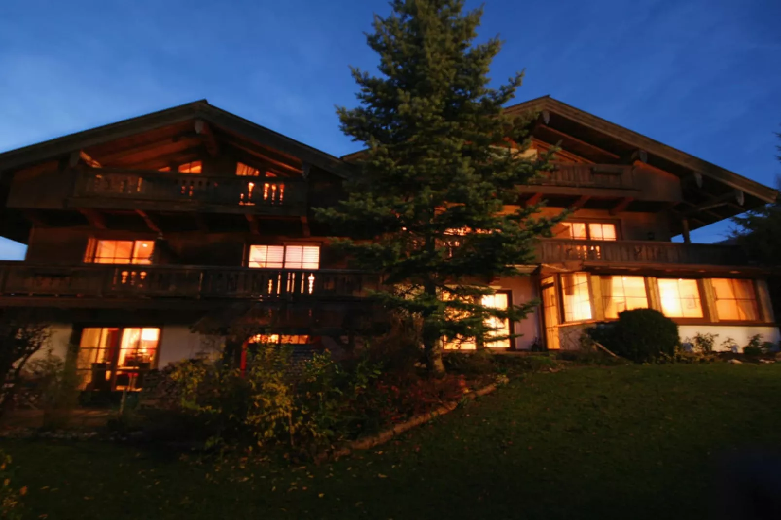 Monika-Außenbereich Sommer