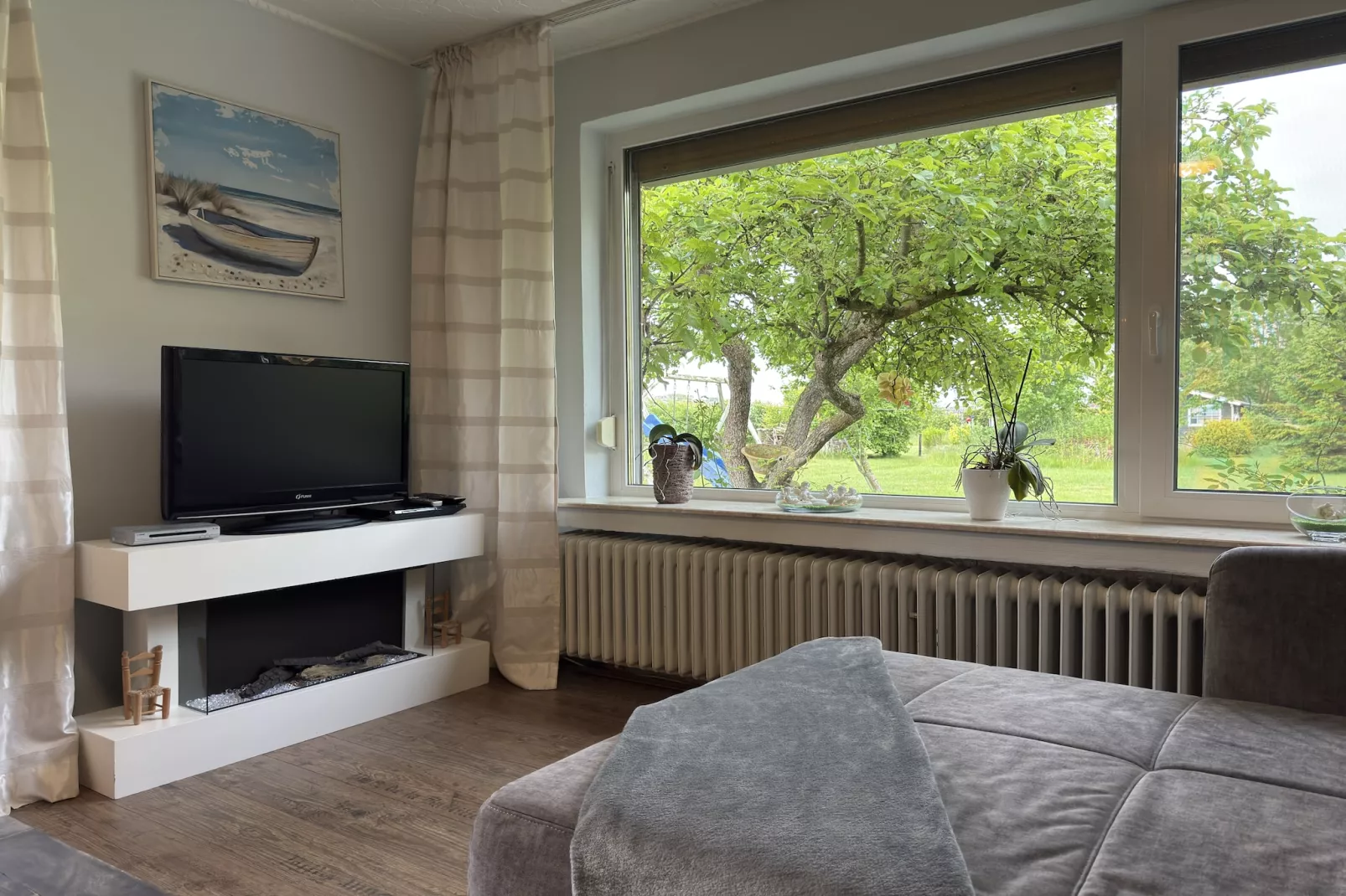 Ferienhaus mit großem Grundstück in Friederikensiel-Salon