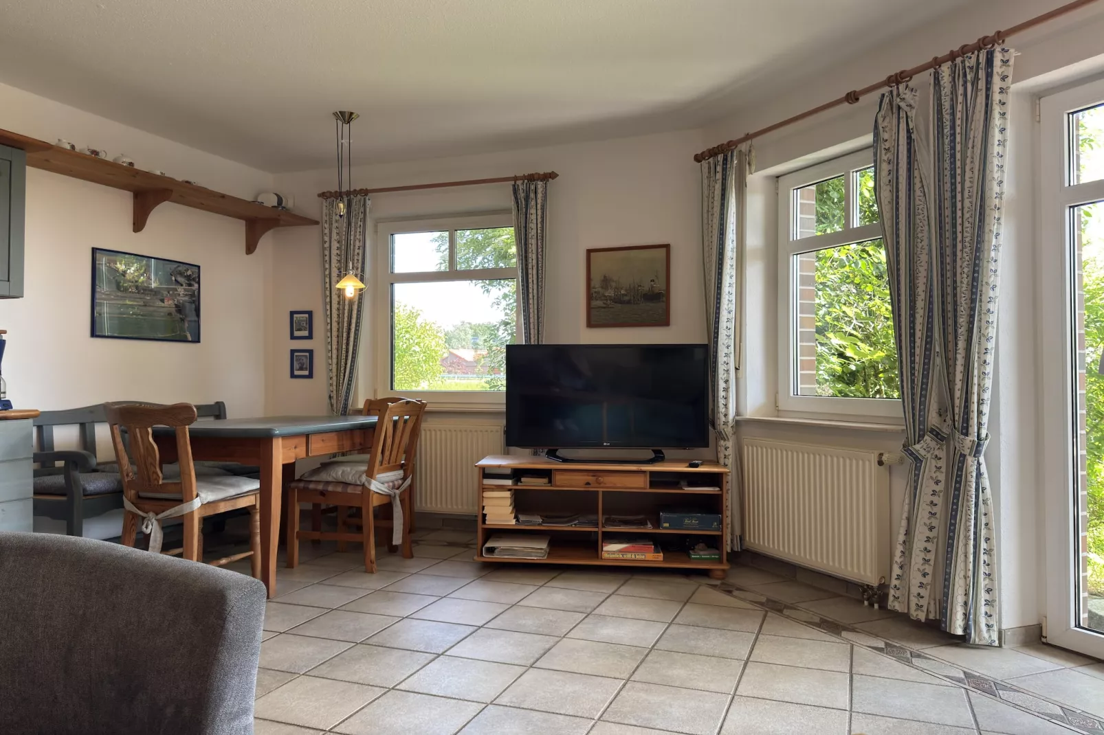 Ferienwohnung Fedderwardersiel-Living room