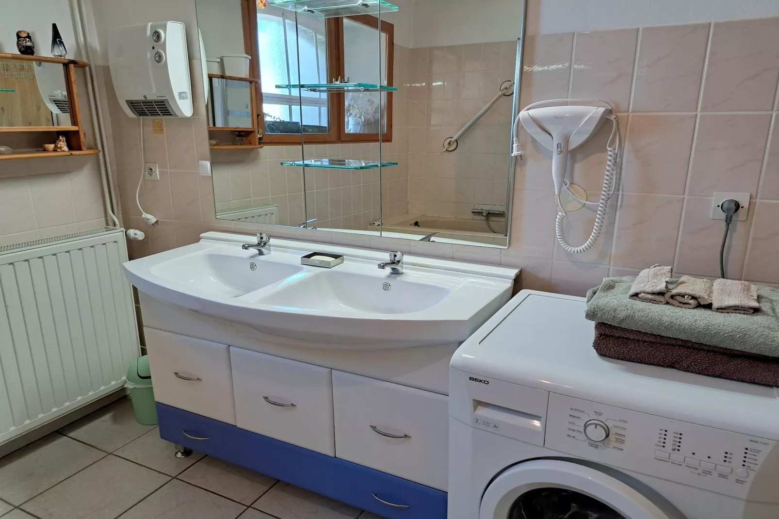 Terraced house Lahayville-Bathroom