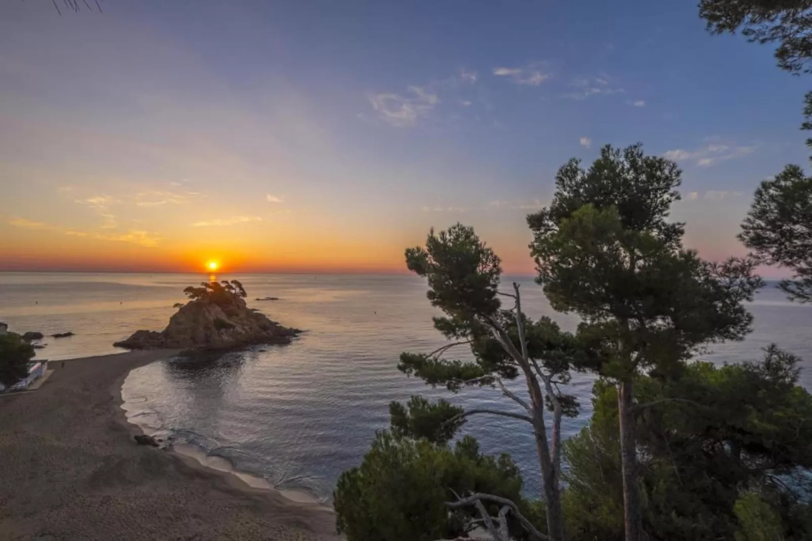 La Roca-Areas within 20km in summer