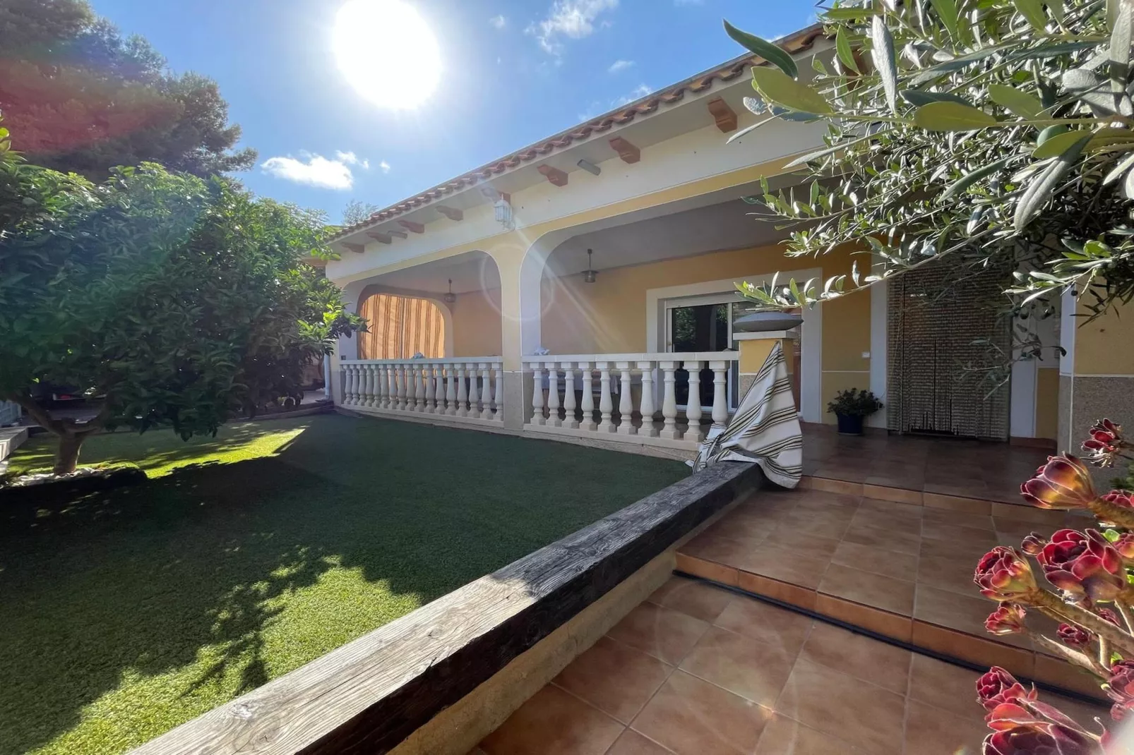 Casa Crepuscle-Exterior in summer