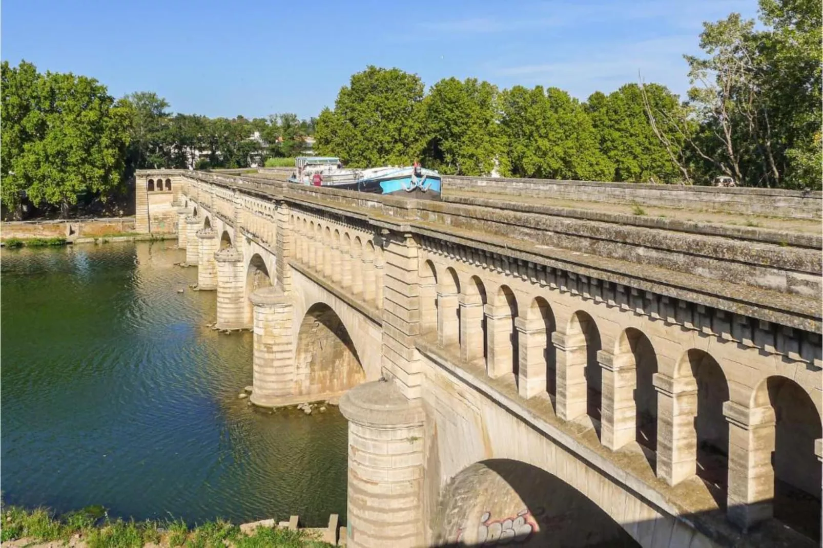 Domaine résidentiel de Plein Air La Pinède 2-Zones été à 20 km