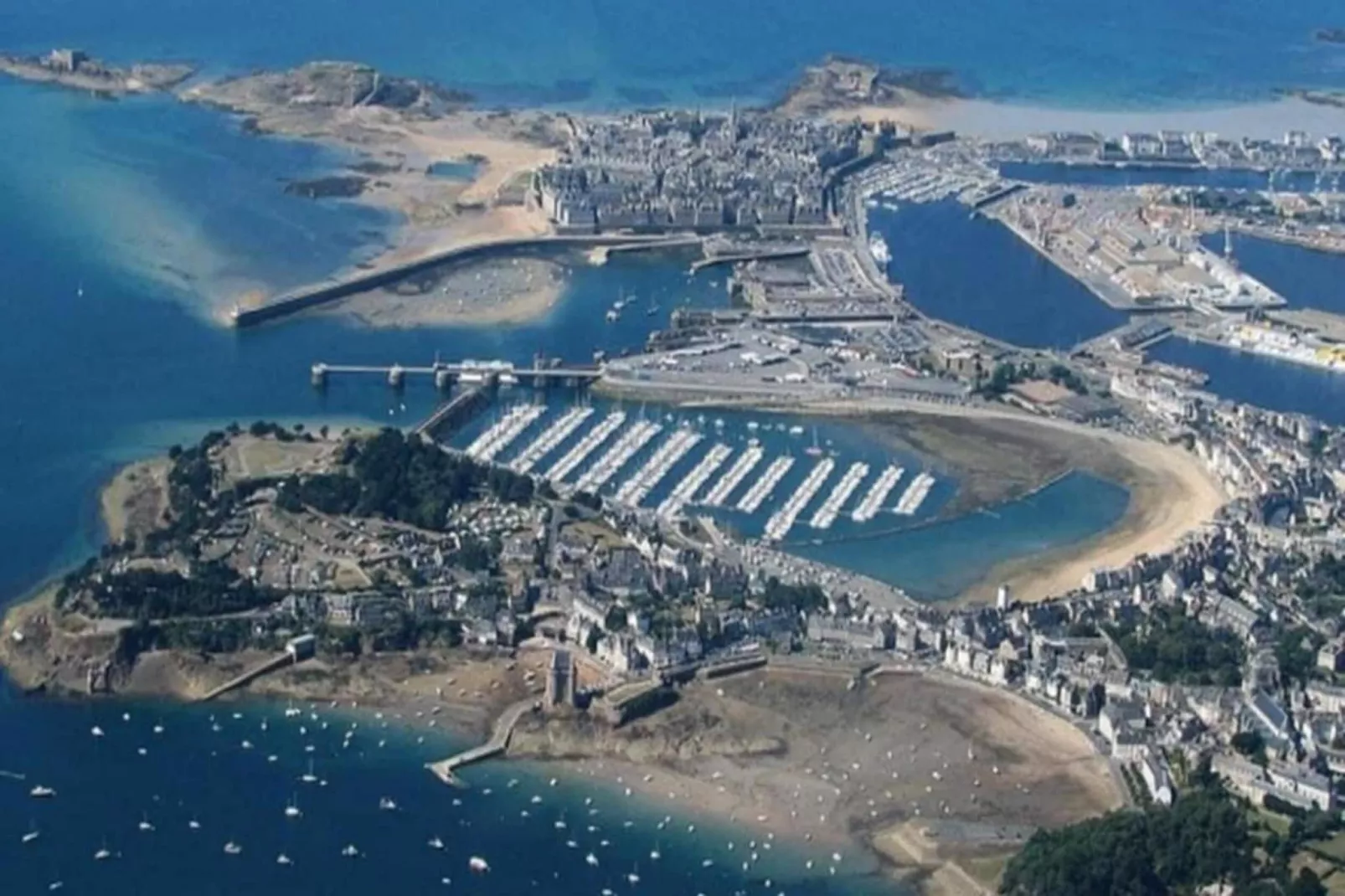 Résidence Le Domaine de l'Emeraude 2-Zones été à 20 km