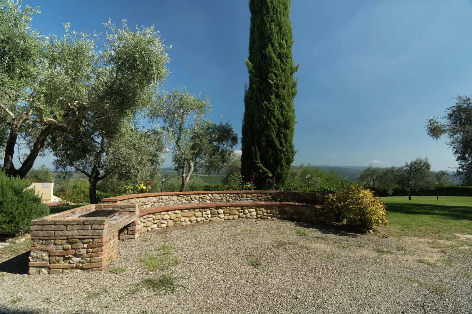 Il Querceto Prima-Gardens in summer