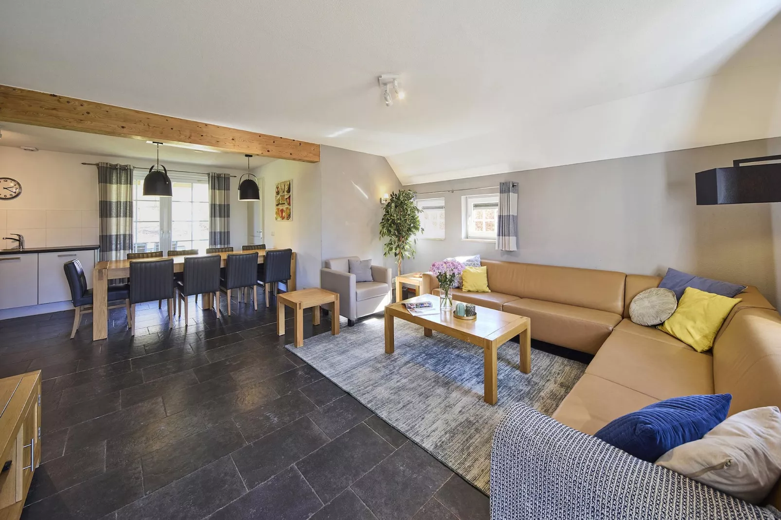 Buitenhof De Leistert 12-Salon