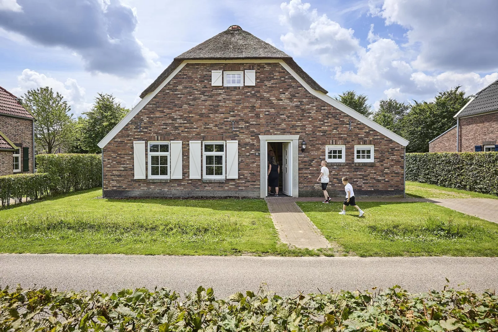 Buitenhof De Leistert 10 - Exterior in summer