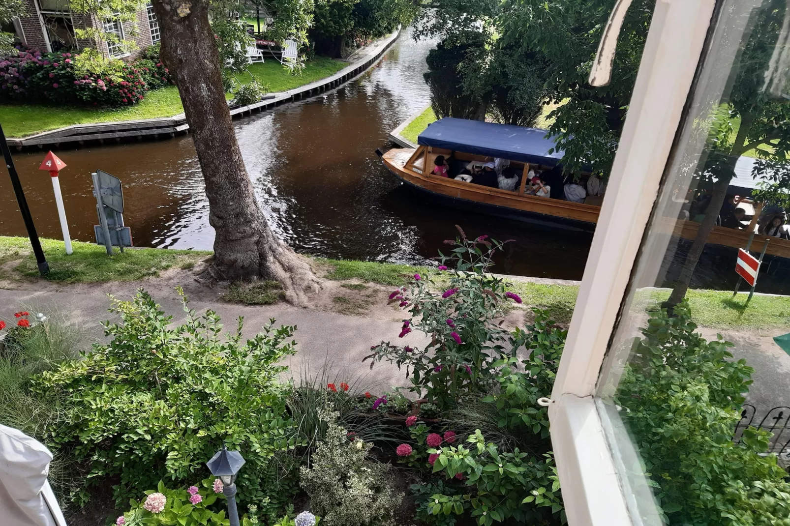 Logies Paal 4 Giethoorn – 3 persoons-View in summer