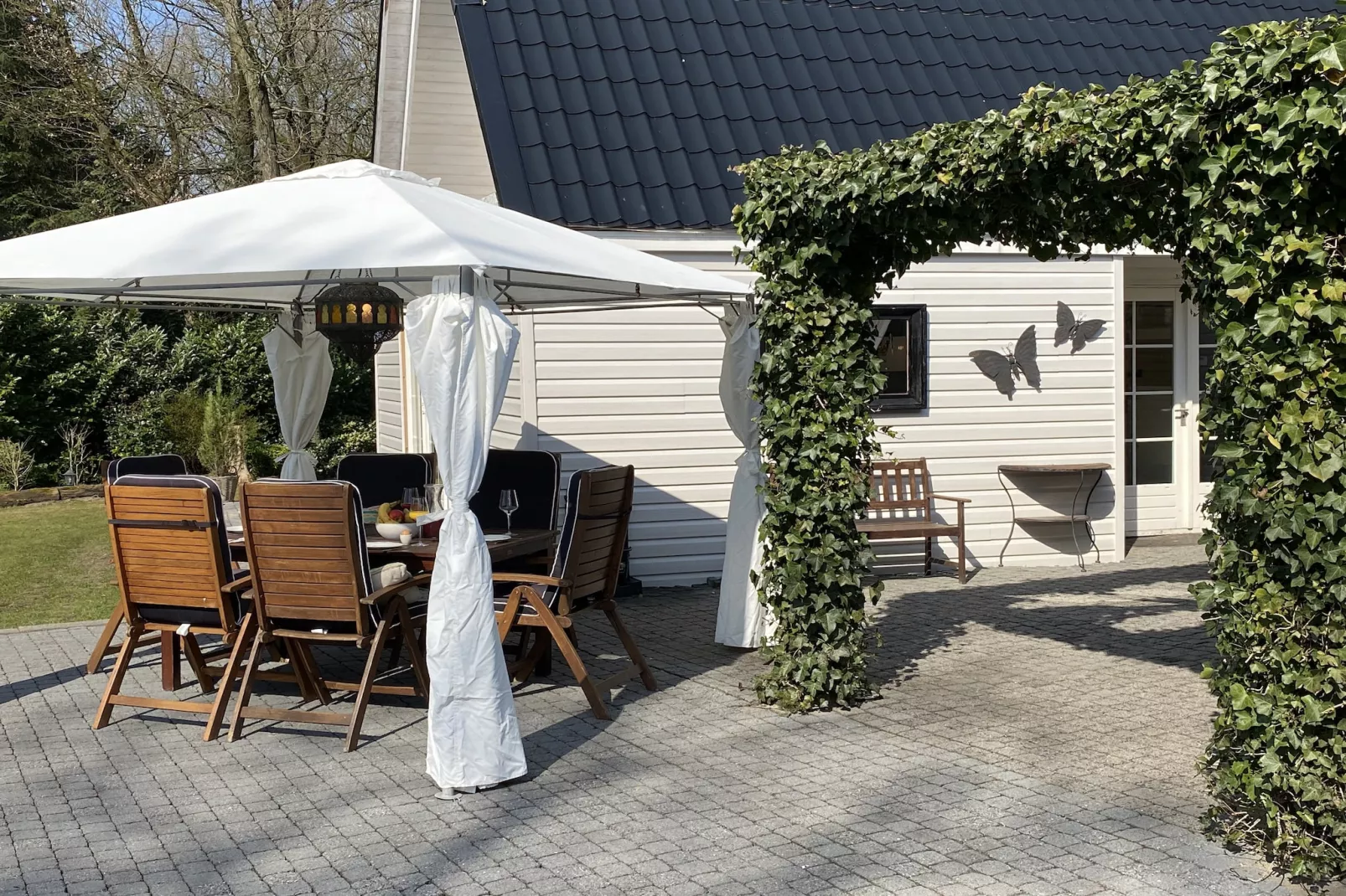 Botterlodge-Exterior in summer