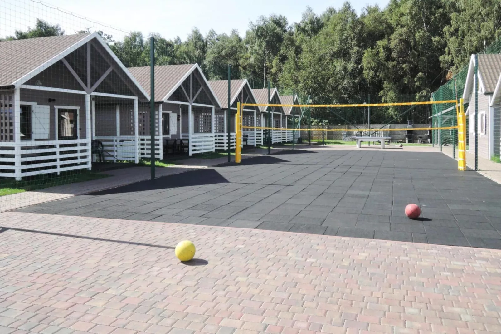Domy wakacyjne w Międzyzdrojach z podgrzewanym basenem-Exterior in summer
