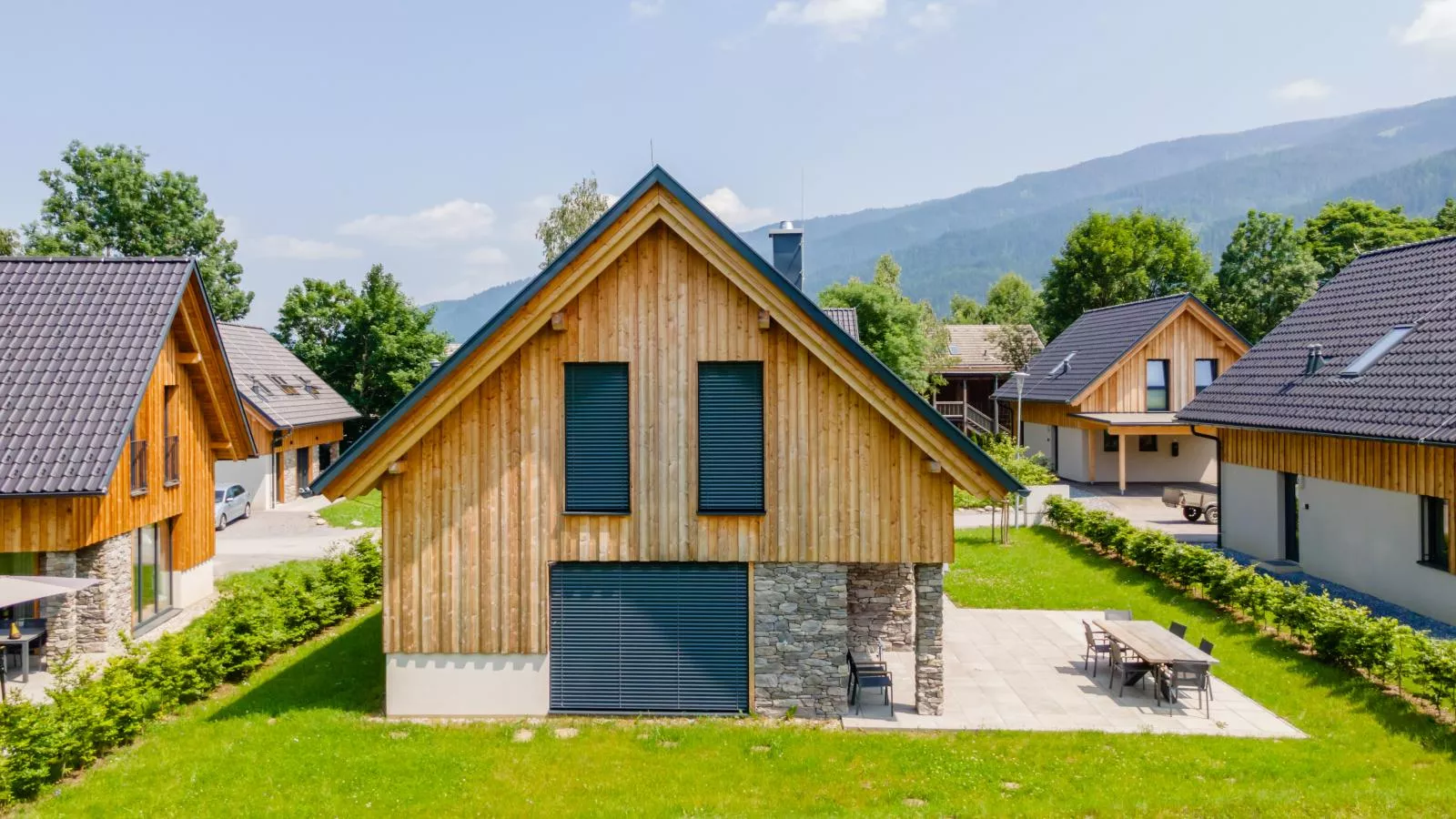 Mountain Vista-Exterior in summer