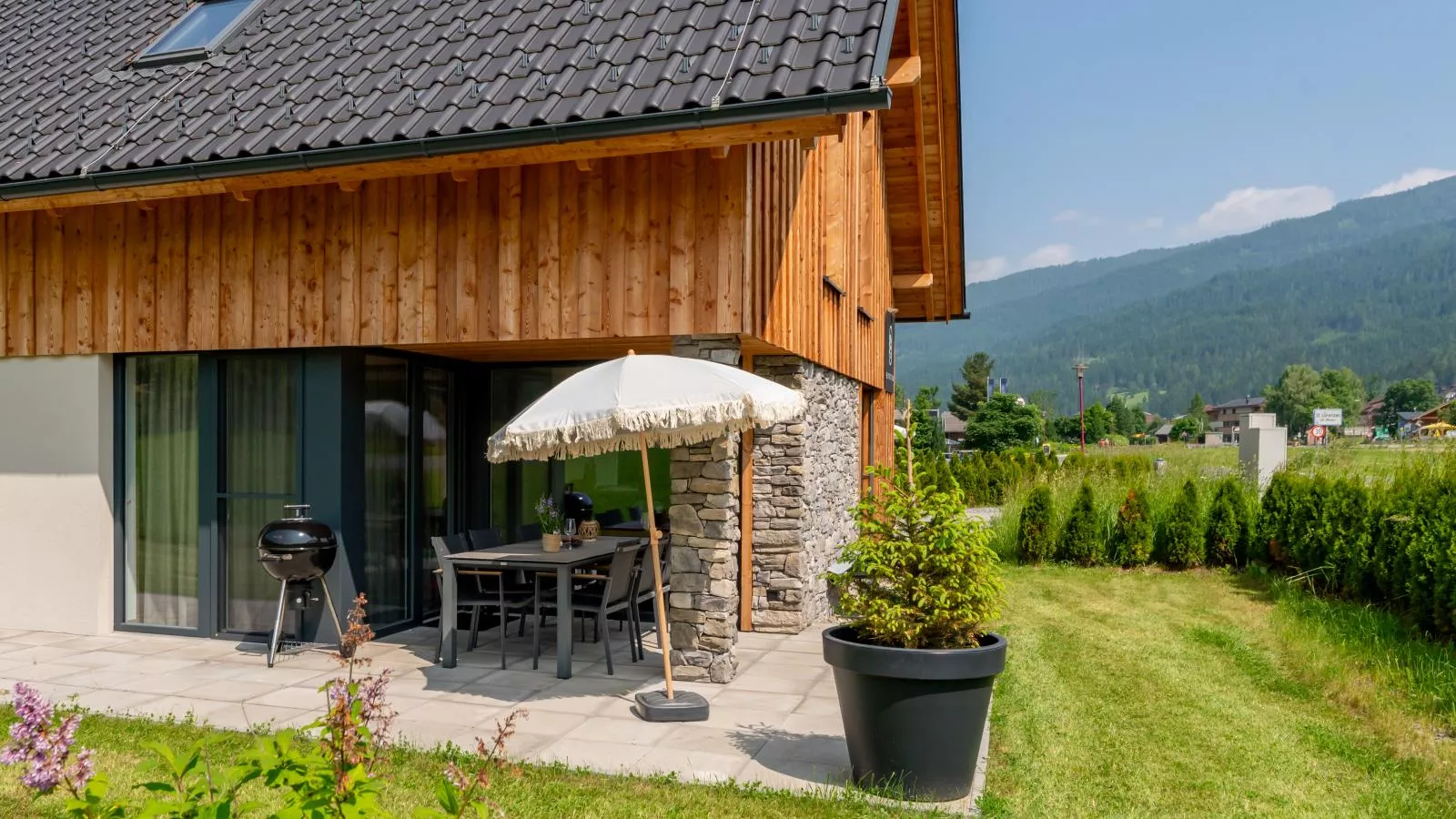 Mountain Chalet Esttes-Exterior in summer