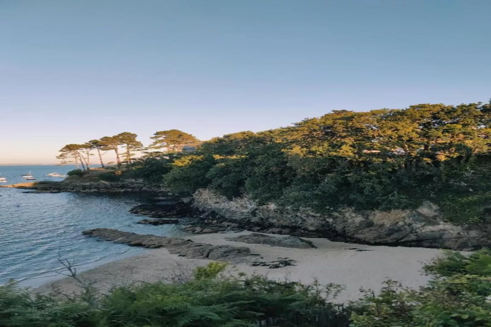 Le Domaine de Bertheaume-Zones été à 20 km