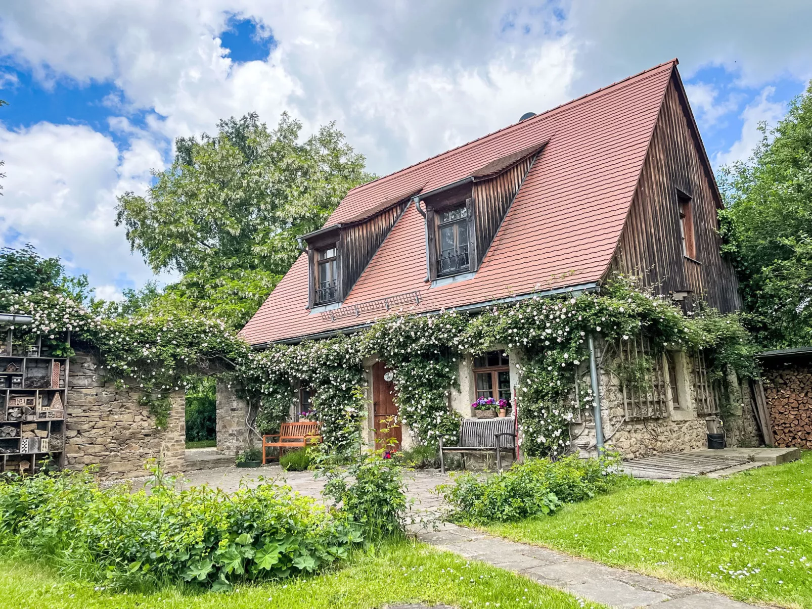 Rosencottage-Draußen