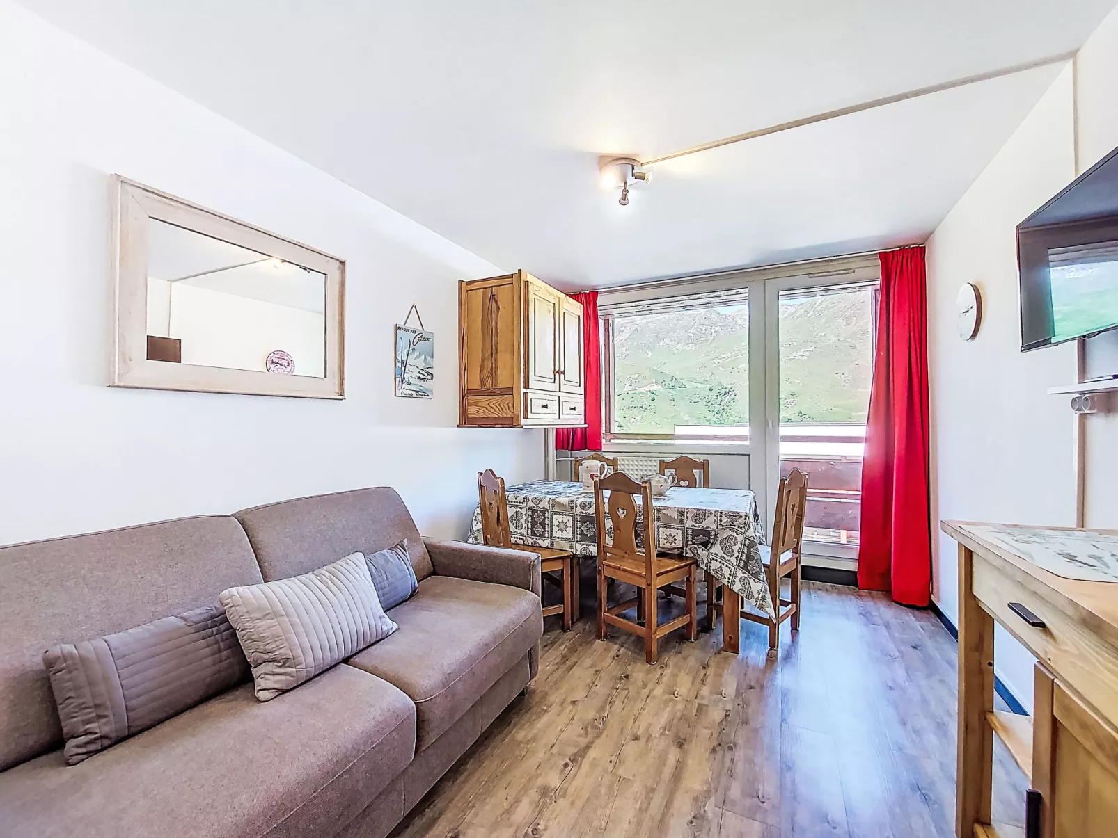 Les Lauzes C19-Inside