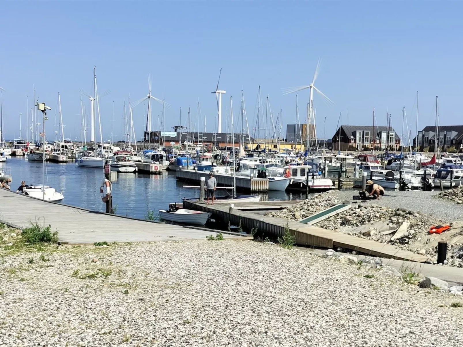 "Line" - 10m from the sea-Draußen