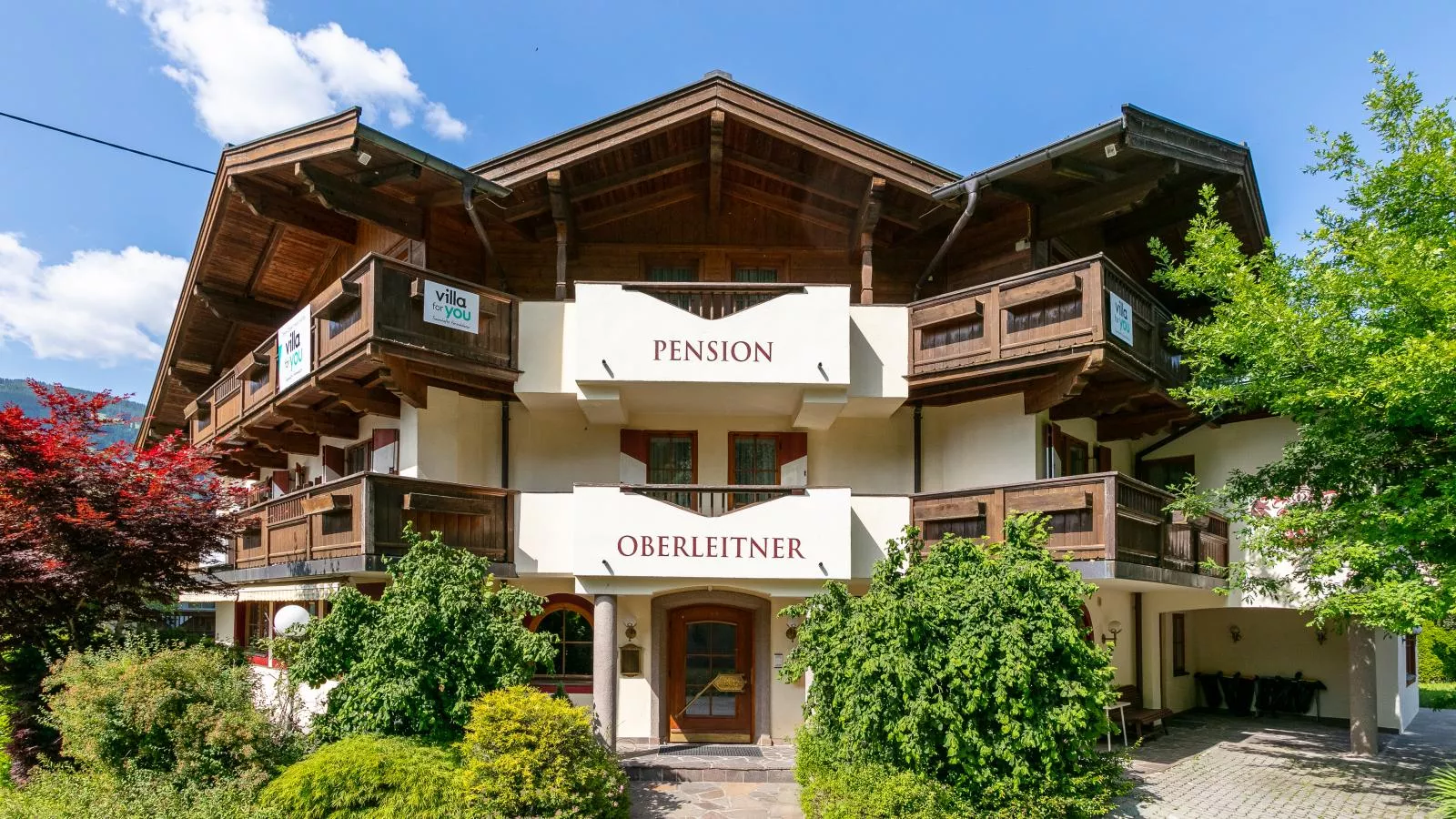 Oberleitner L-Exterior in summer