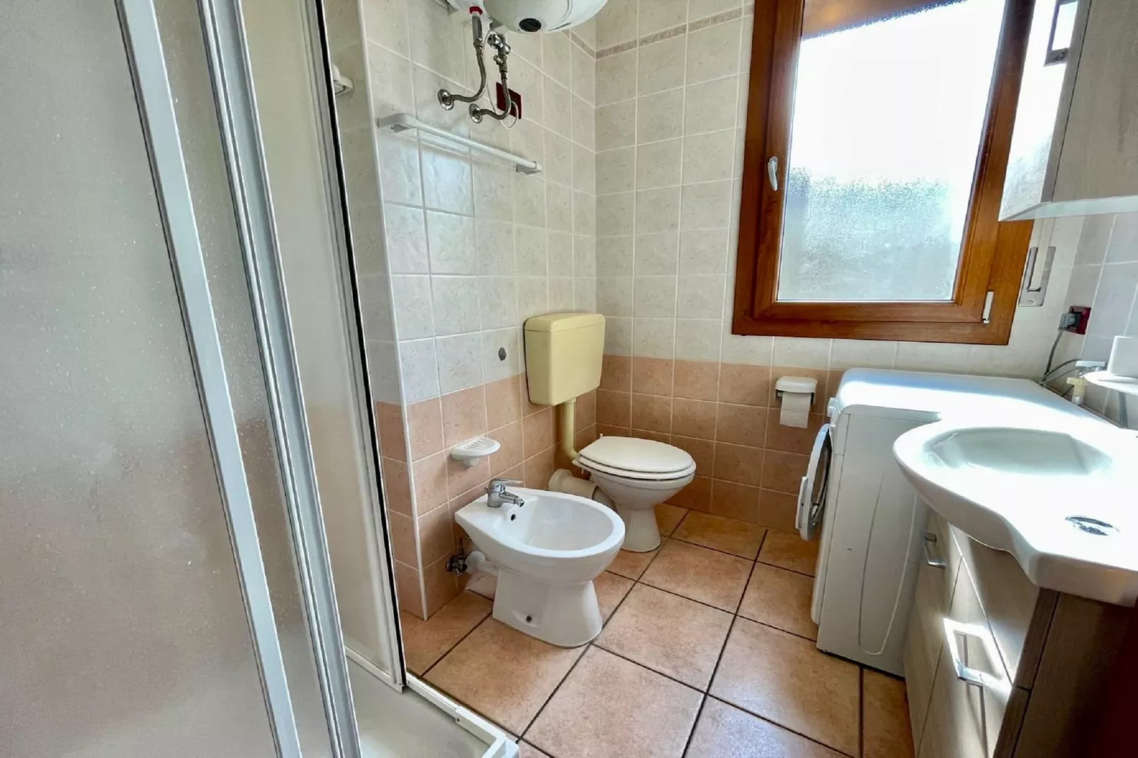 Ginepri C 11-Bathroom