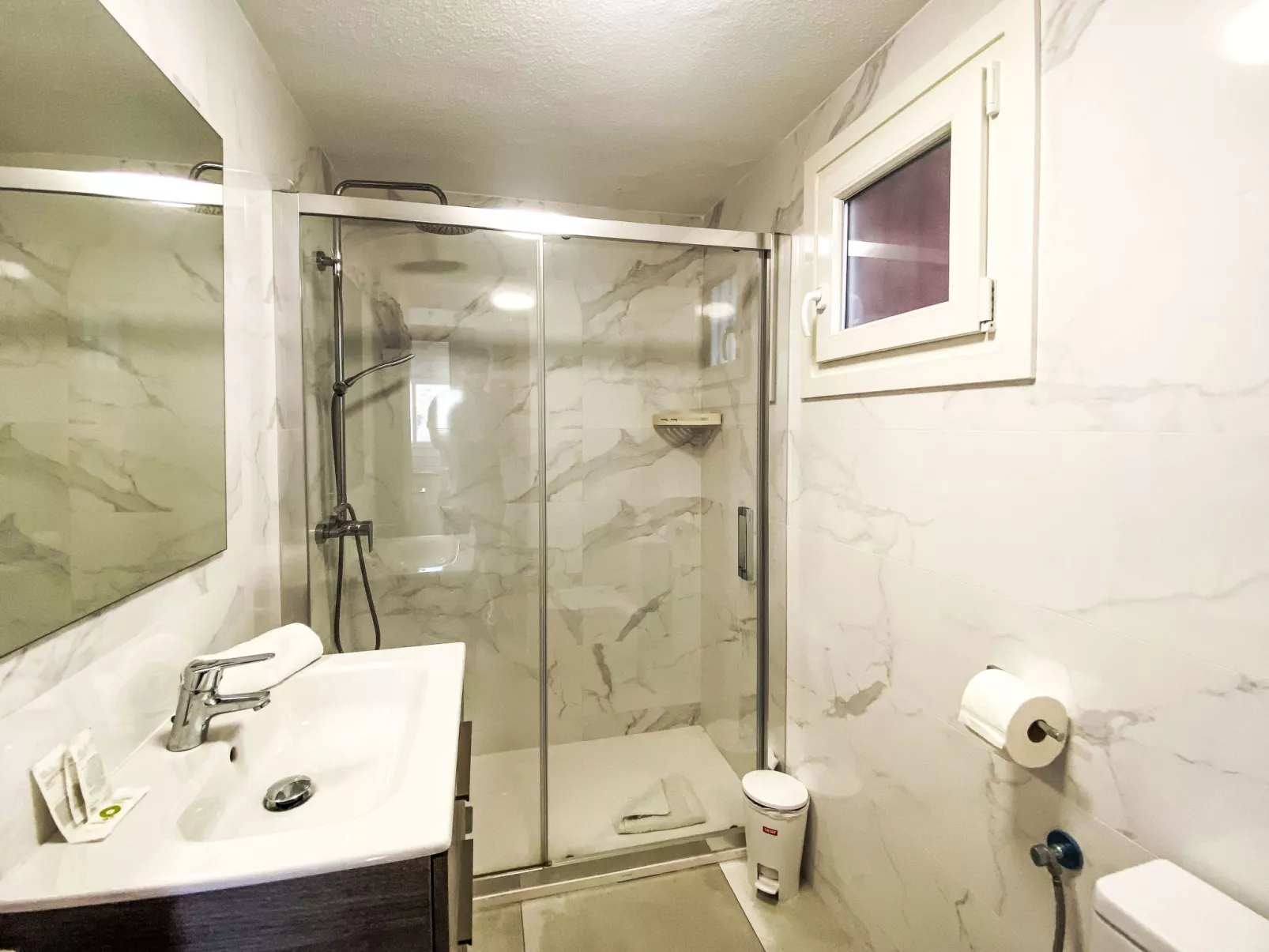 Amsterdam Playa Levante-Inside