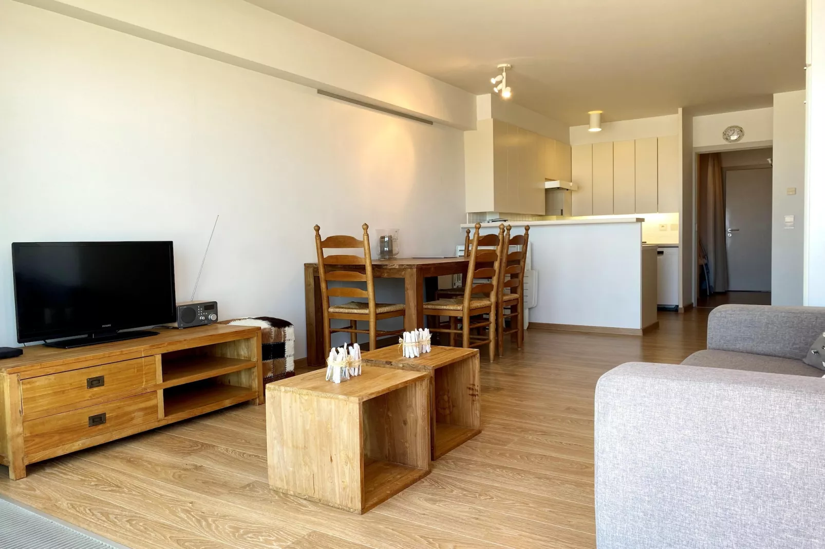 SEAGULL 602-Living room