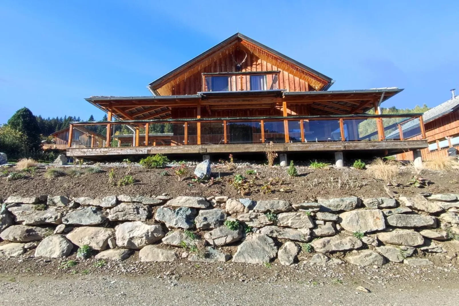 52148-Exterior in summer